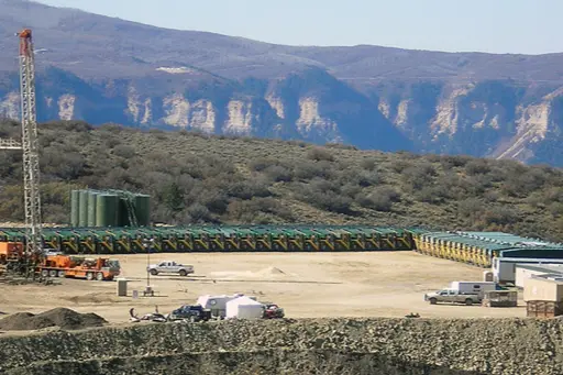Sitio de petróleo y gas en el sector upstream