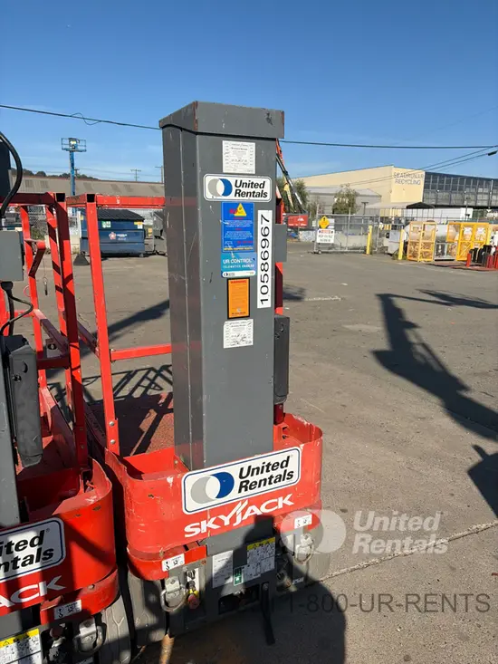 2017 Skyjack SJ16 Self-Propelled One-Person Lift