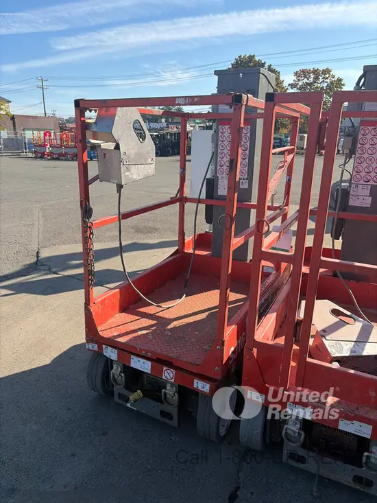 2017 Skyjack SJ16 Self-Propelled One-Person Lift