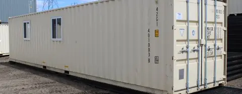 contenedor de embarque blanco