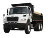 Camión volcador Freightliner blanco y negro