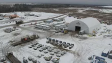lugar de trabajo en invierno con nieve