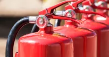 línea de extintores de incendios