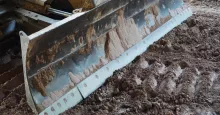 primer plano de una cuchilla topadora