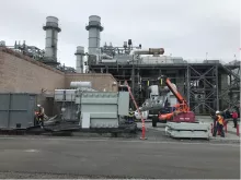 equipos de construcción y generadores fuera de la planta de energía