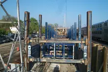 Riel deslizante en un sitio de trabajo