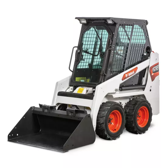 Cargador compacto de 600 – 850 lb BOBCAT blanco, negro y naranja