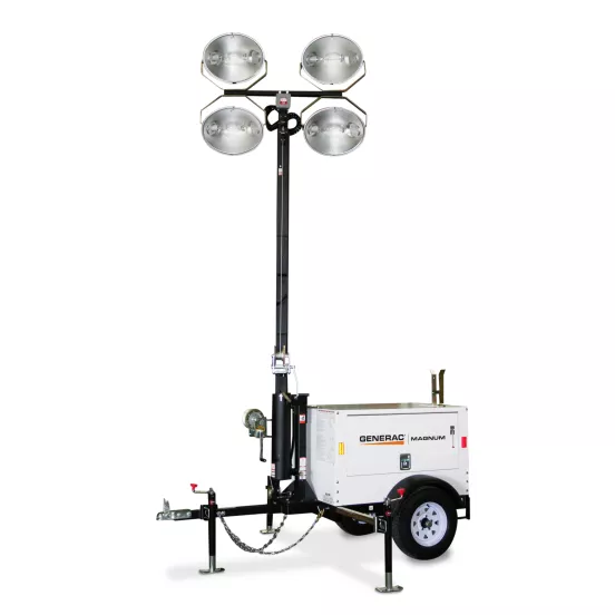 White and black GENERAC Towable Light Tower with 6kW Generator, 4,200W, 30 ft. de mástil vertical, a diésel