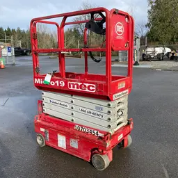 2017 MEC MICRO 19 Scissor Lift