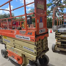 Elevador de tijera JLG 2632ES 2016