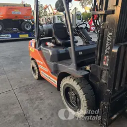 2019 Toyota 8FGU30 Warehouse Forklift