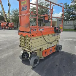 Elevador de tijera JLG 2632ES 2017