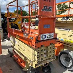 Elevador de tijera JLG 2632ES 2016