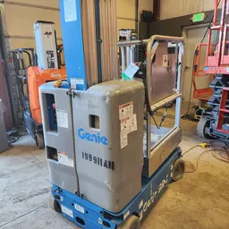 2017 Genie GR-20 Self-Propelled One-Person Lift
